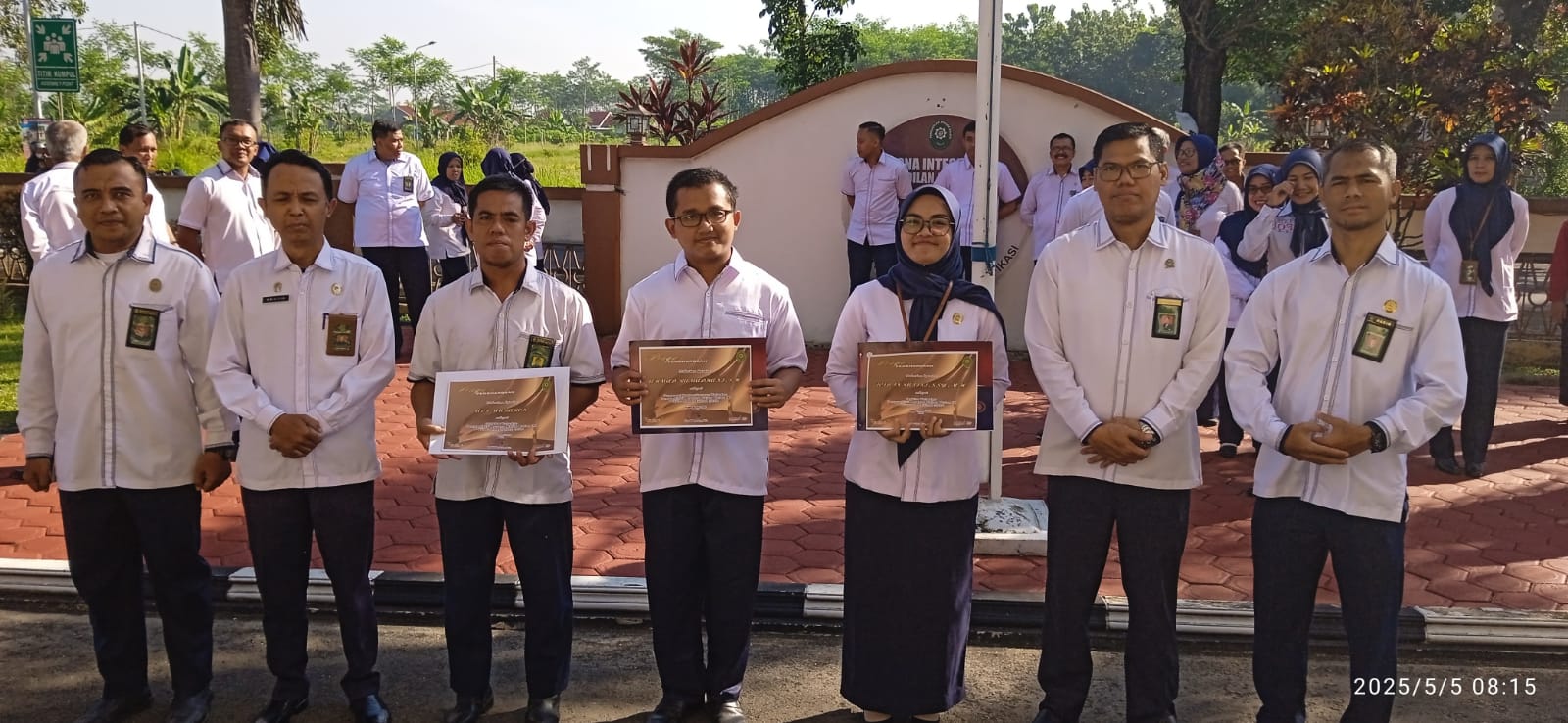 Pegawai Teladan 1 25