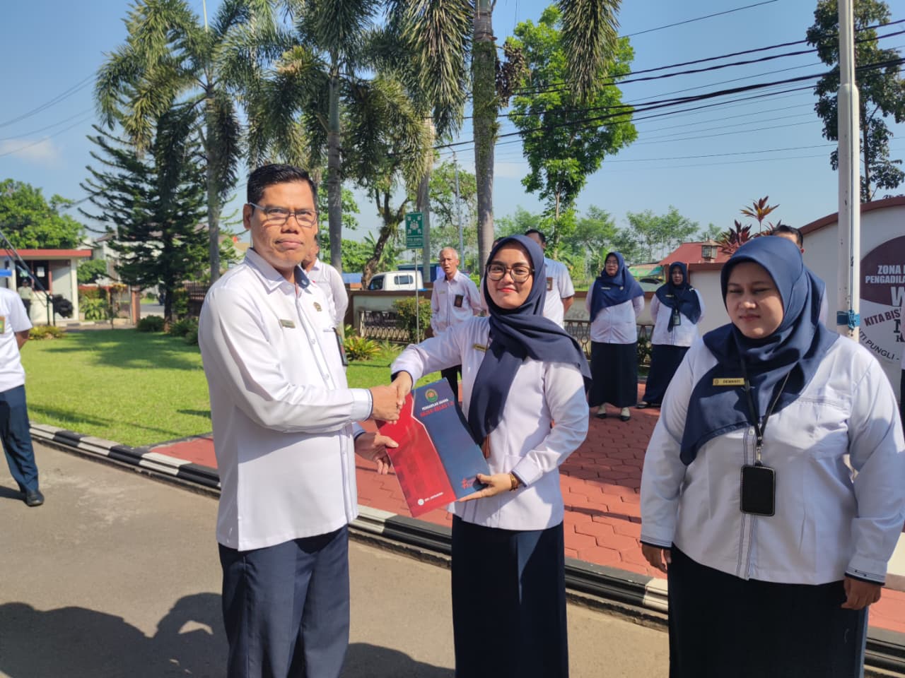 PegawaiTeladan 131025 10