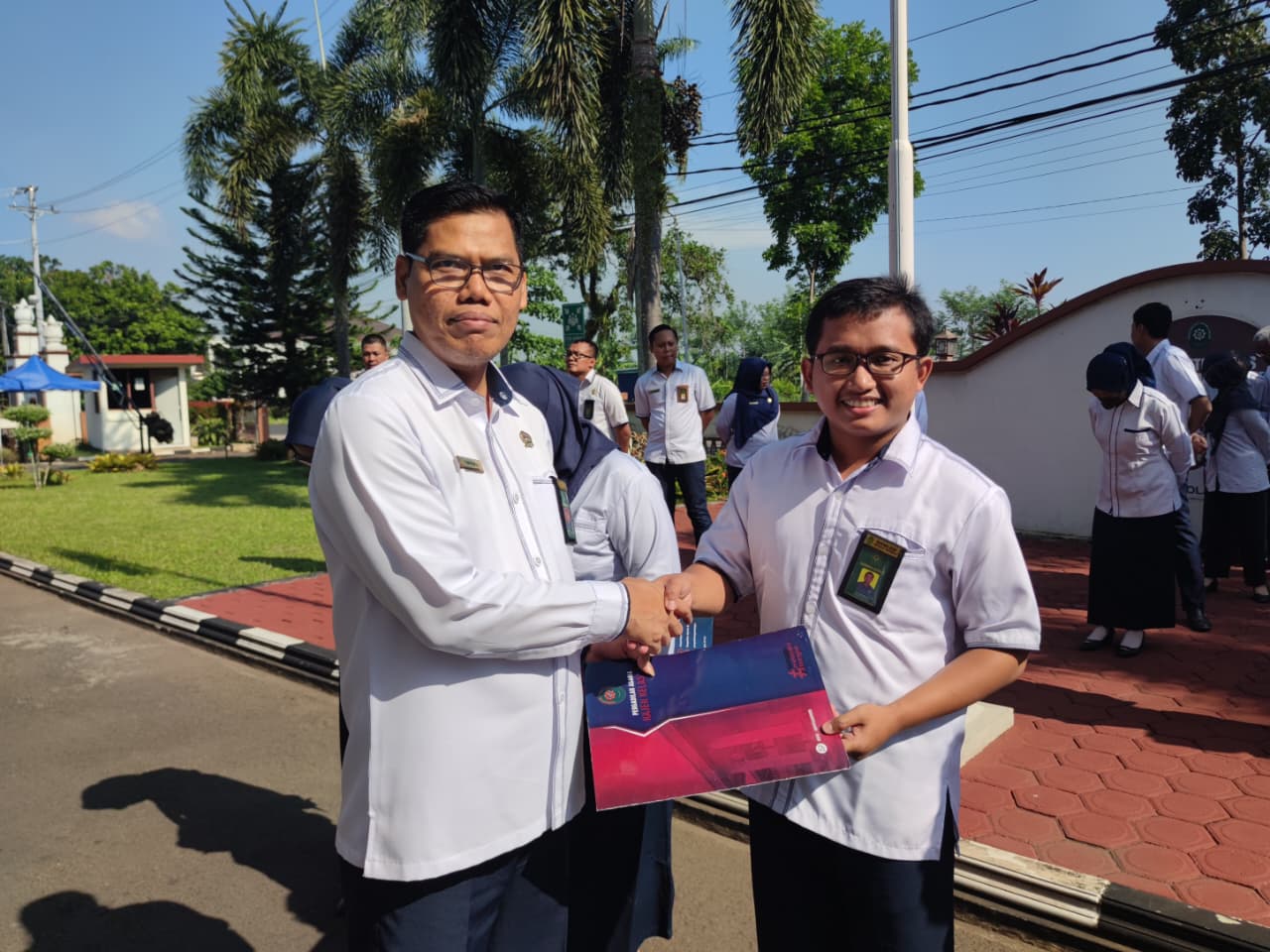 PegawaiTeladan 131025 2