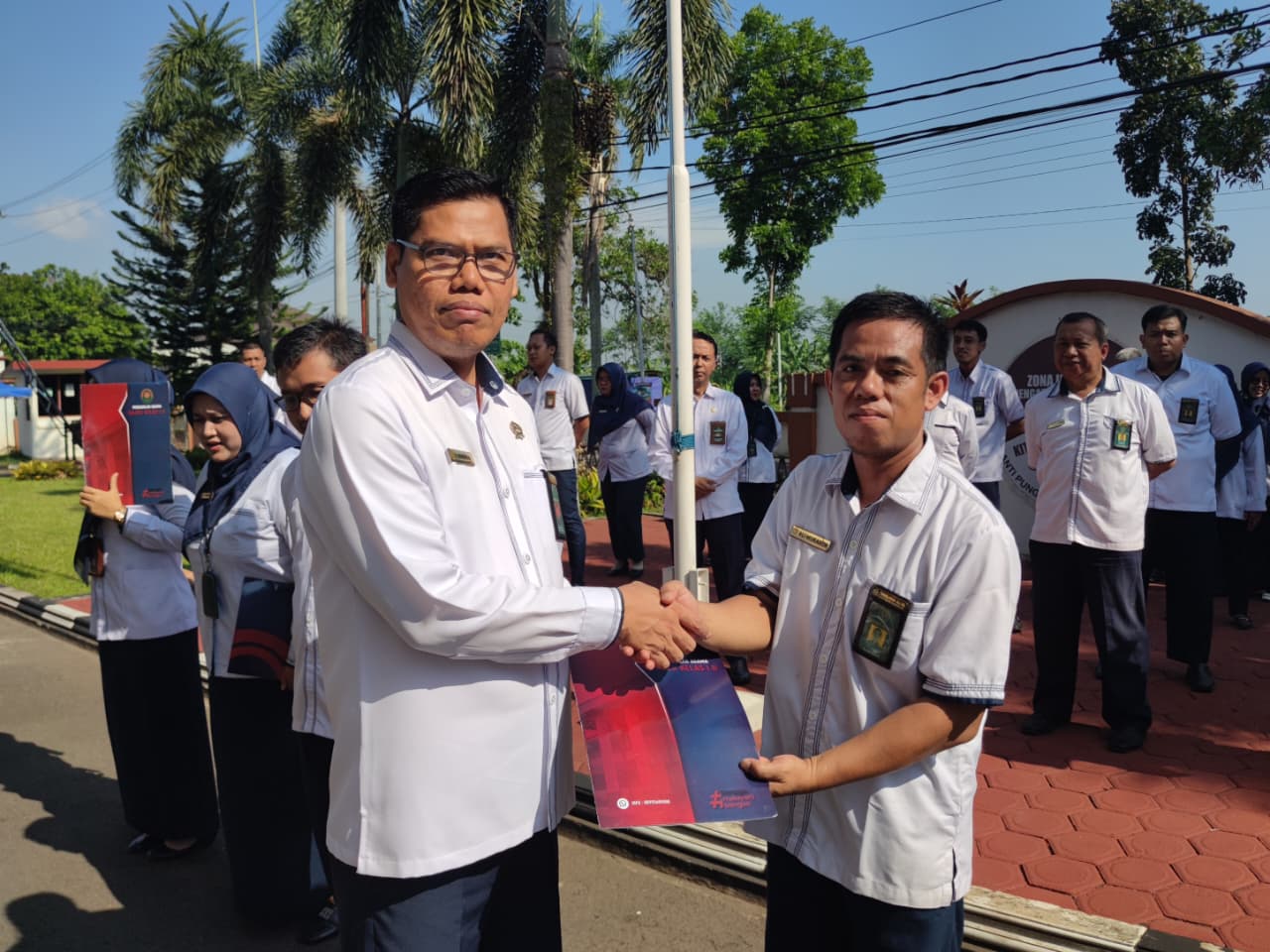 PegawaiTeladan 131025 4