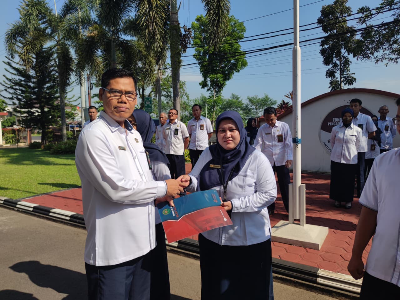 PegawaiTeladan 131025 6